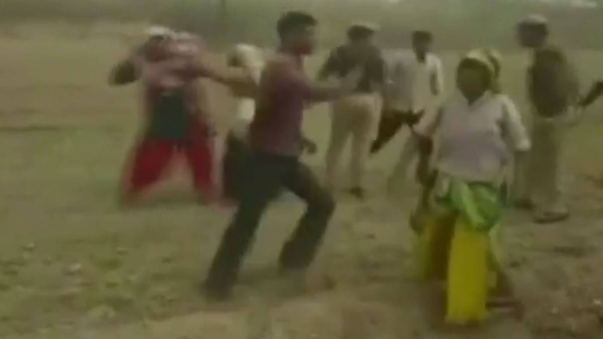 सरकारी जमीन को लेकर मारपीट (फोटो टीवी ग्रैब)