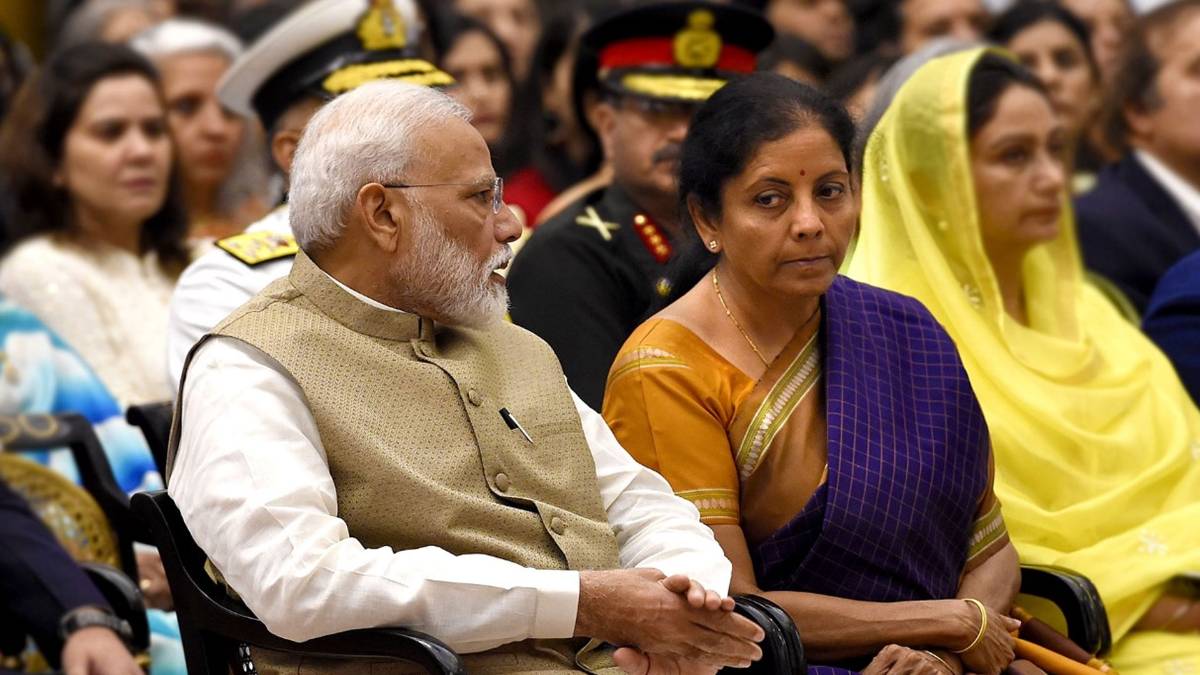 लगातार गिरती विकास दर