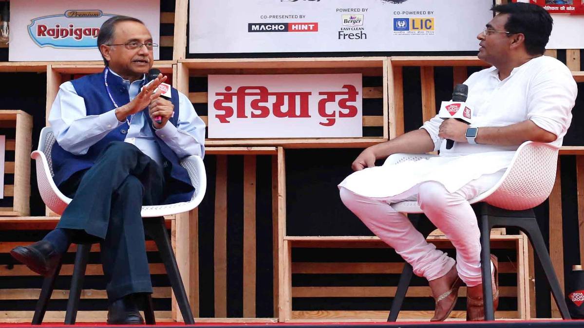 2019 साहित्य आजतक: पूर्व दिल्ली पुलिस कमिश्नर और लेखक नीरज कुमार