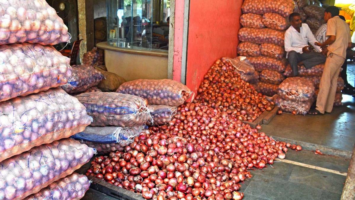 दिल्ली-एनसीआर में प्याज़ की ऊंची कीमतें बरकरार(फोटो-ANI)