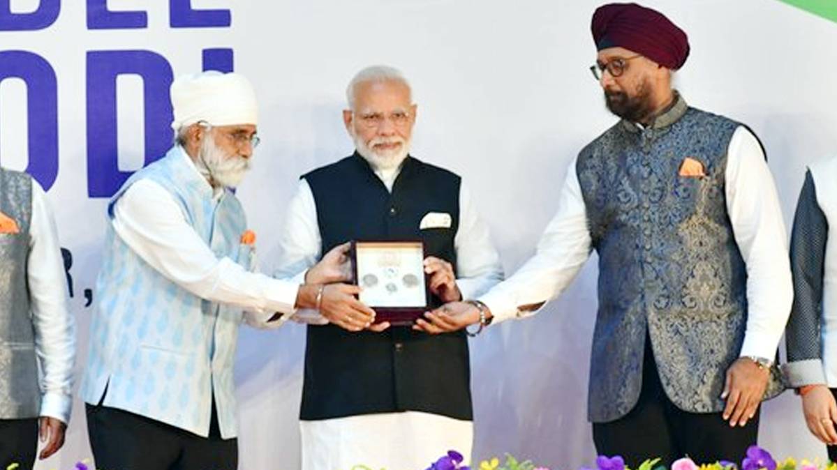 पीएम मोदी (@narendramodi)