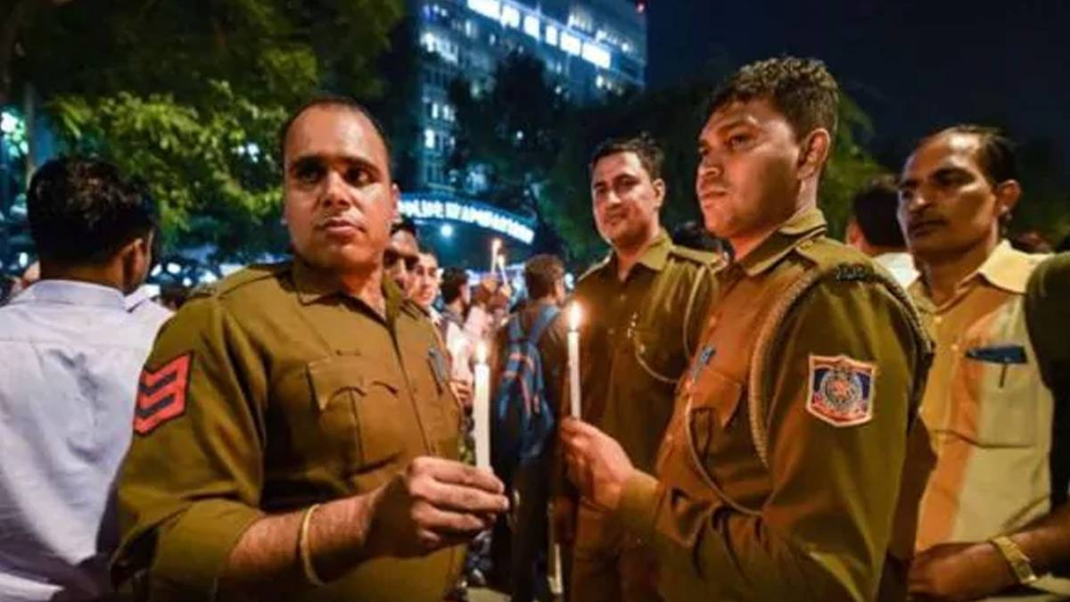 दिल्ली में आज करीब 10 घंटे का वो ड्रामा हुआ जो पहले शायद ही कभी देखा गया हो