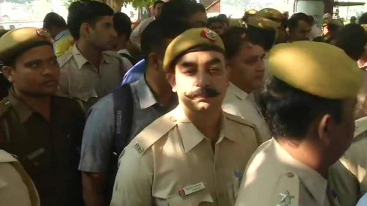 दिल्ली पुलिस का विरोध प्रदर्शन (फोटो ANI)