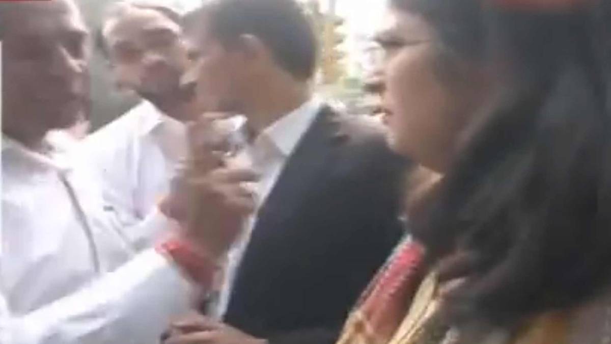 आजतक संवाददाता पूनम शर्मा से वकीलों ने की बदतमीजी