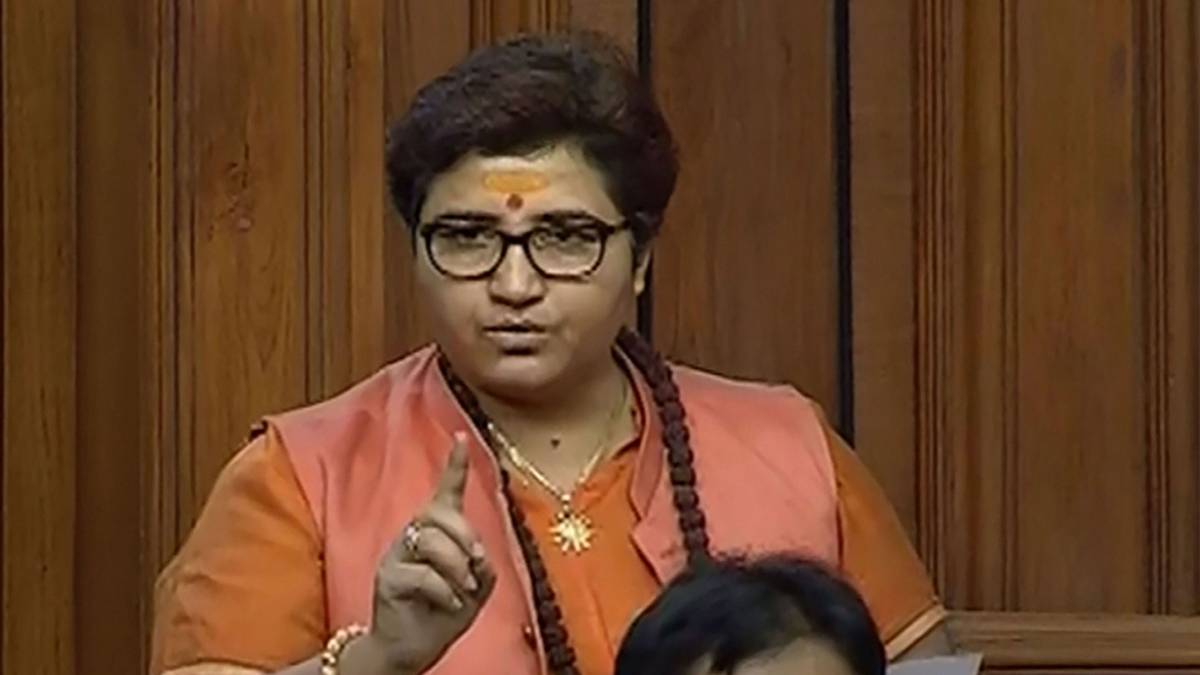 प्रज्ञा ने सदन में मांगी माफी (फोटो-PTI)