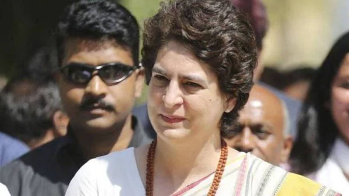 प्रियंका गांधी की जासूसी की गई