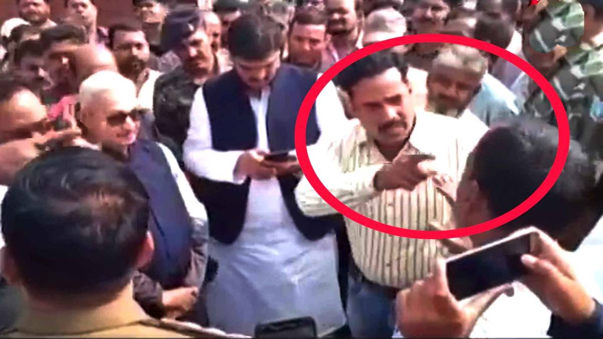 रेलवे अधिकारी को पुलिस की मौजूदगी में धमकी