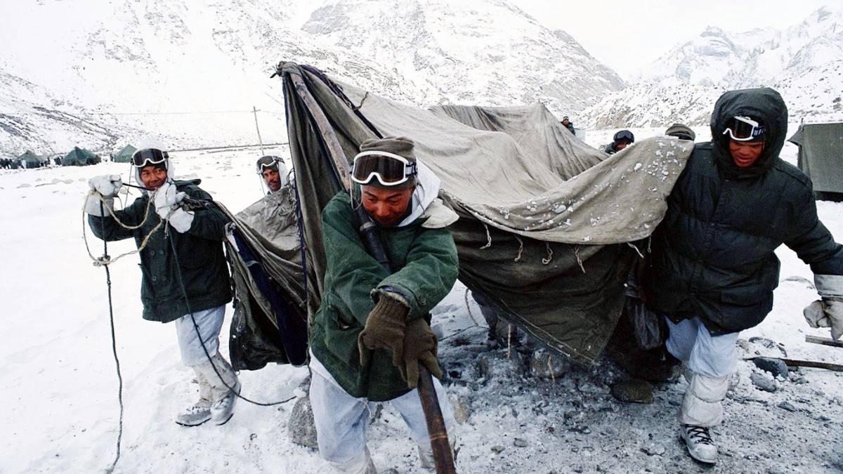 Avalanche kills 4 soldiers, 2 civilian porters at Siachen glacier (Representative image)