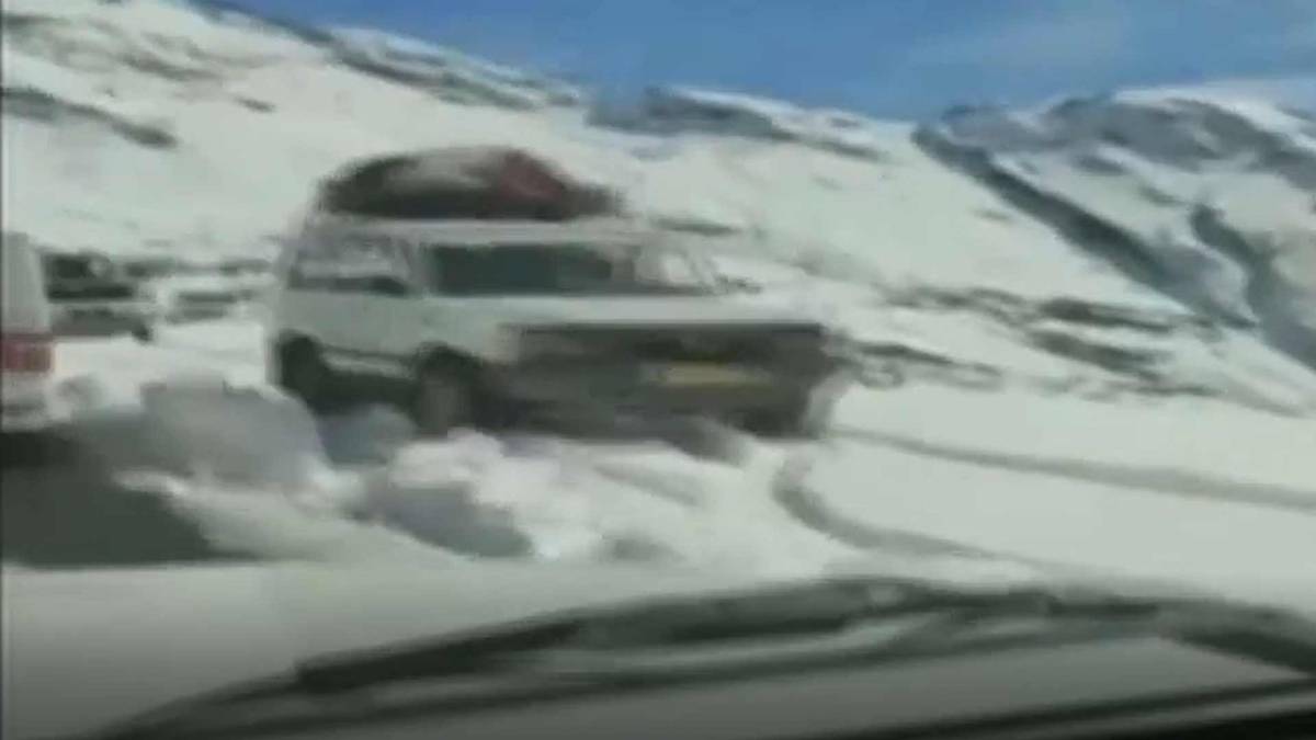 पहाड़ो पर बर्फबारी (फोटो टीवी ग्रैब)