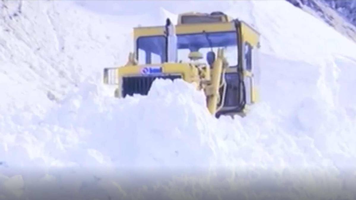 जम्मू कश्मीर में भारी बर्फबारी