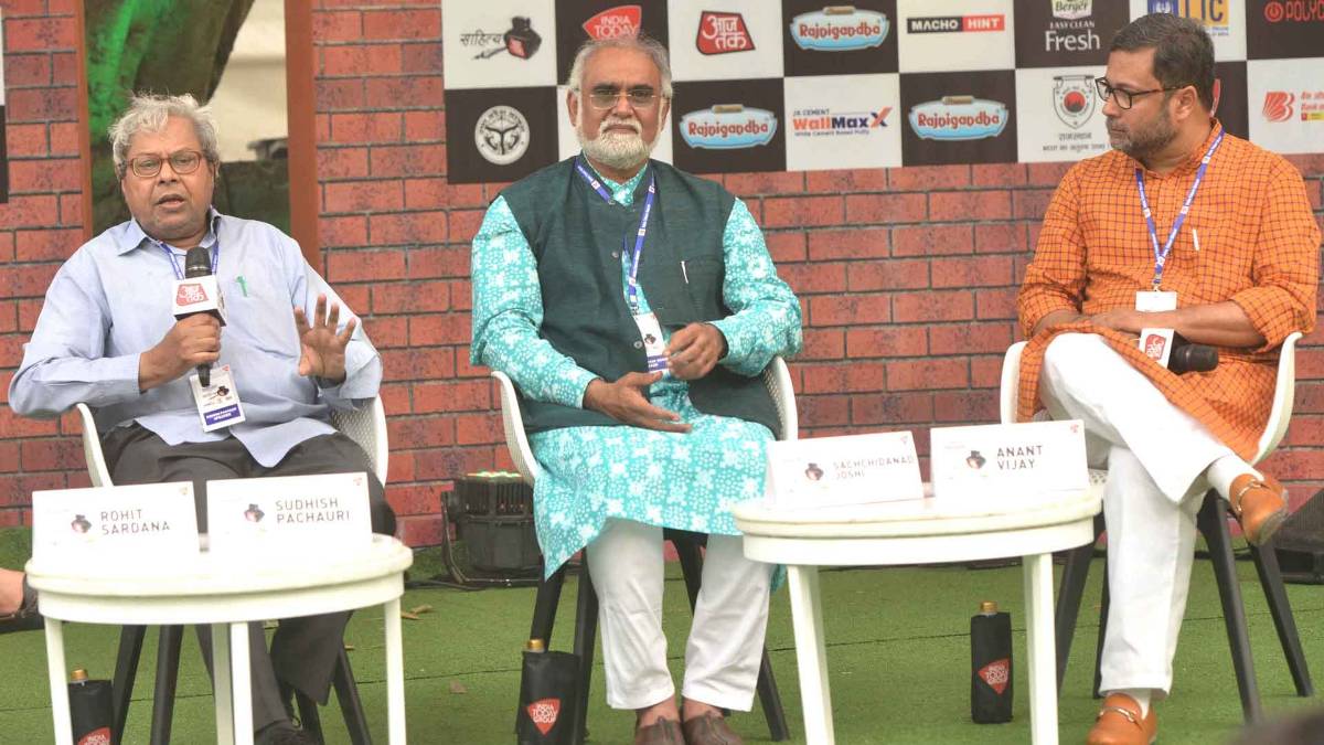 2019 साहित्य आजतक:  सुधीश पचौरी, सच्चिदानंद जोशी और अनंत विजय