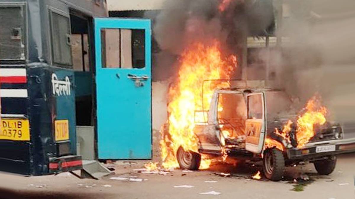 शनिवार को तीस हजारी में पुलिस और वकीलों के बीच हुई थी झड़प (फाइल फोटो-ANI)