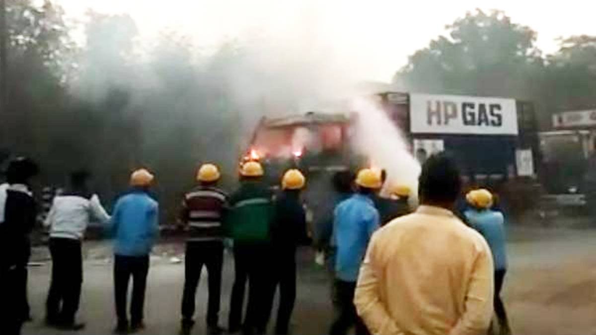 ट्रक में भीषण आग