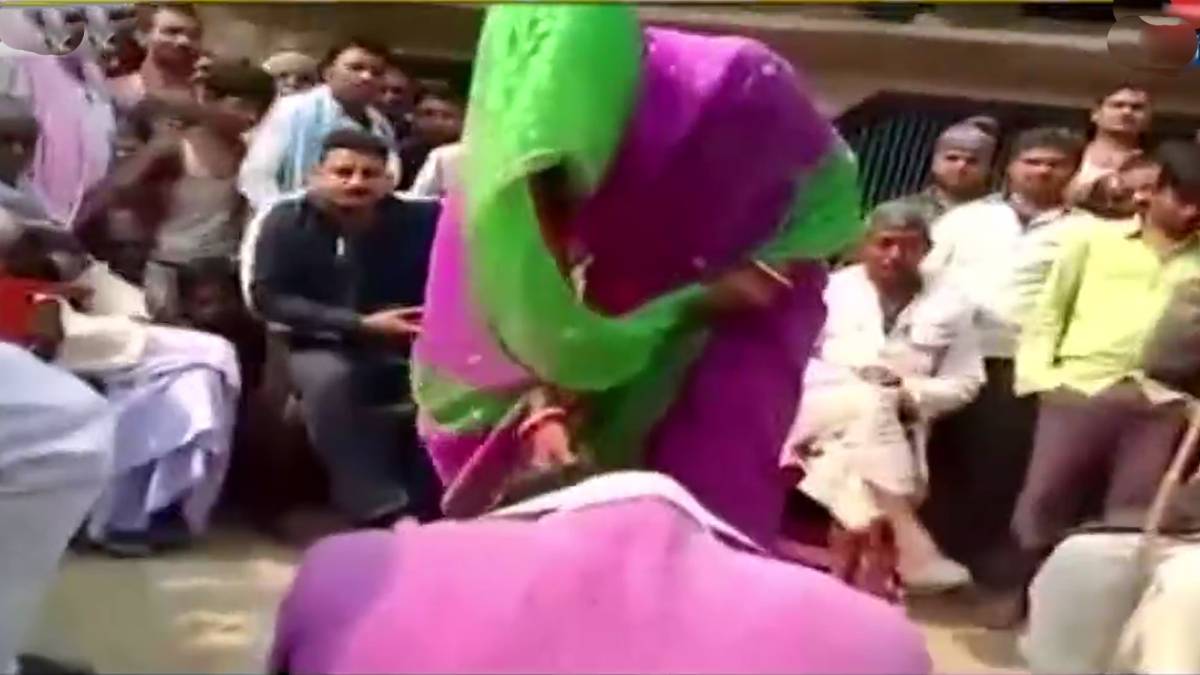 महिला ने पीटा