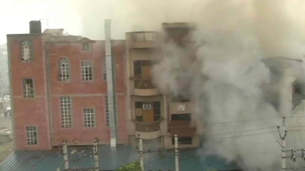 दिल्ली नॉनस्टॉप 100