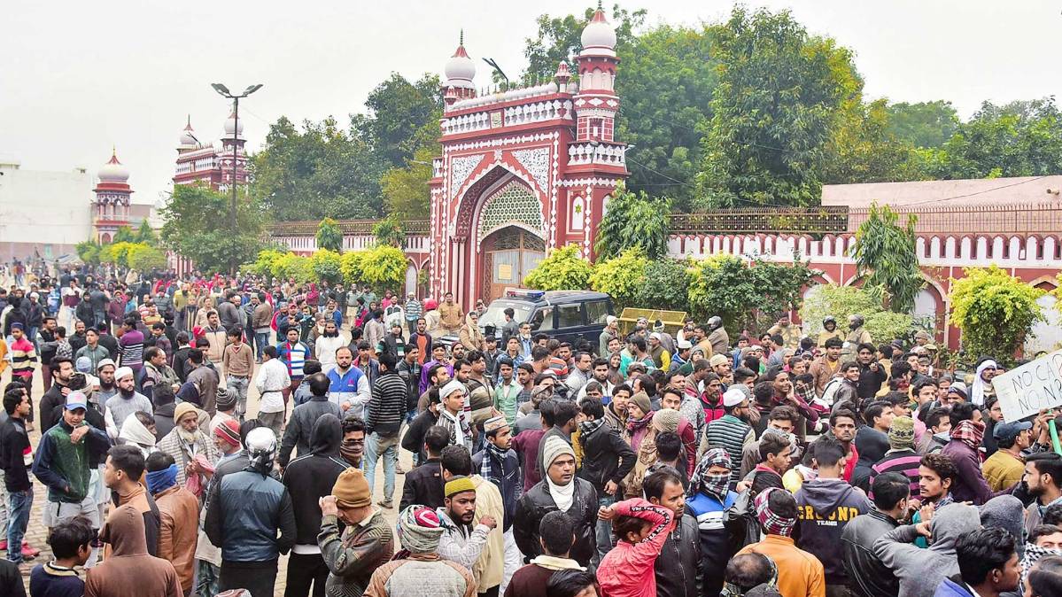 AMU में छात्रों ने CAA के खिलाफ किया प्रदर्शन (फोटो- PTI)