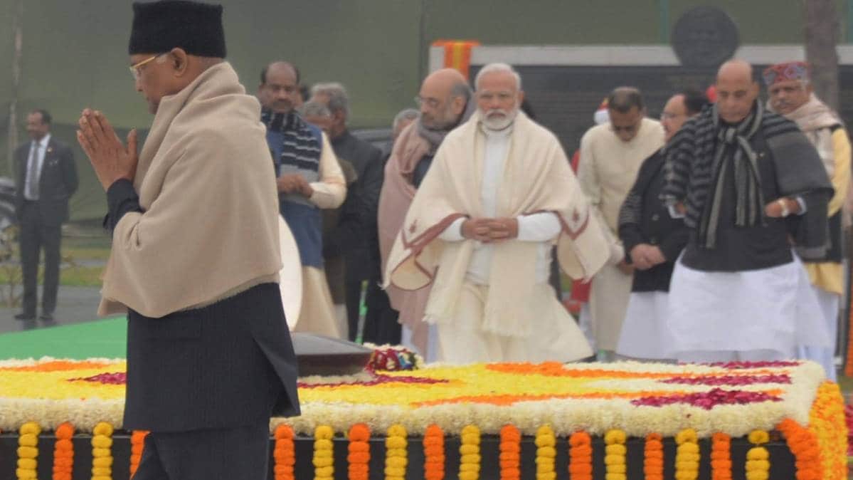 पूर्व पीएम अटलबिहारी वाजपेयी को श्रद्धांजलि अर्पित