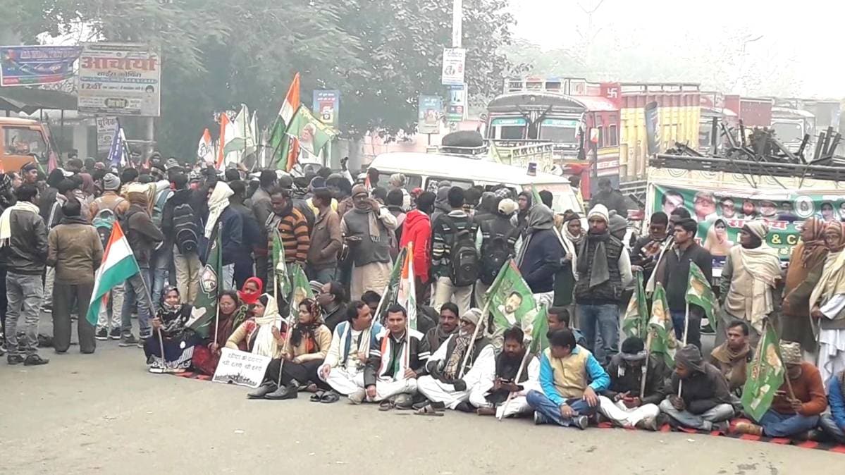 बिहार बंद के दौरान सुबह से ही आरजेडी का प्रदर्शन जारी