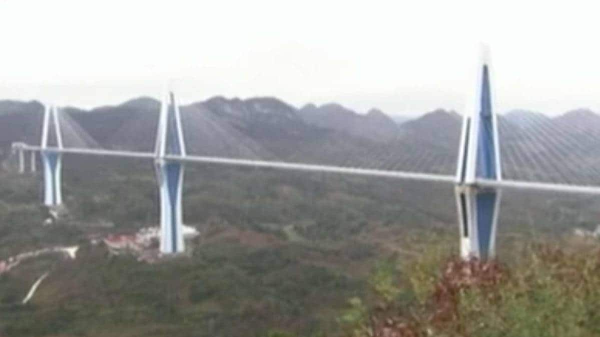 Pingtang Bridge in southwest China's Guizhou Province (Photo TV Grab)