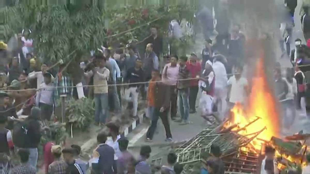 गुवाहाटी में विरोध (Photo-ANI)