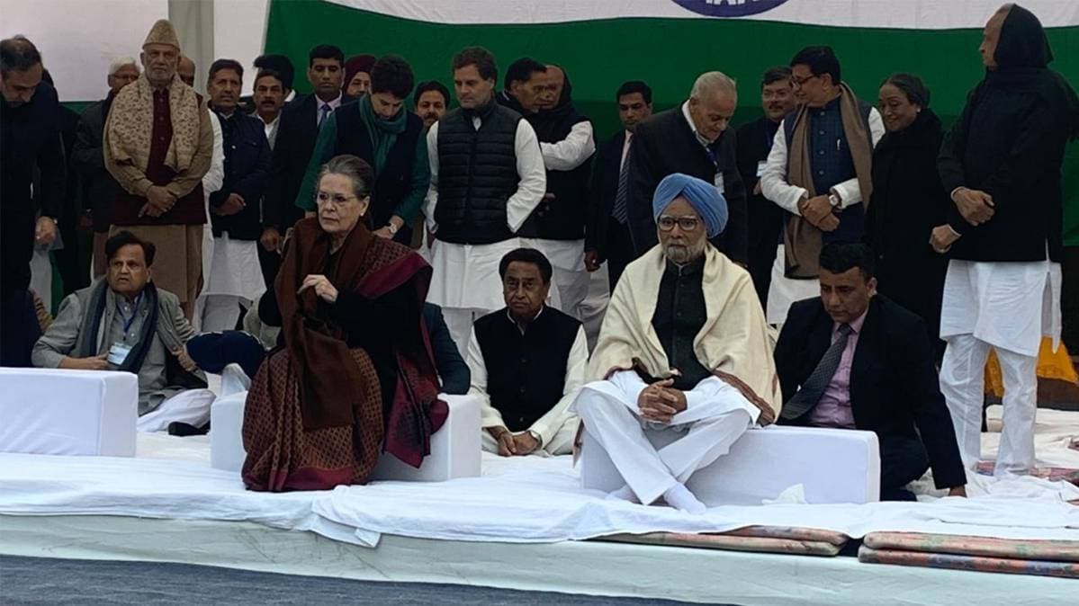 राजघाट पर कांग्रेस का 'सत्याग्रह', राहुल, सोनिया गांधी, मनमोहन सिंह मौजूद