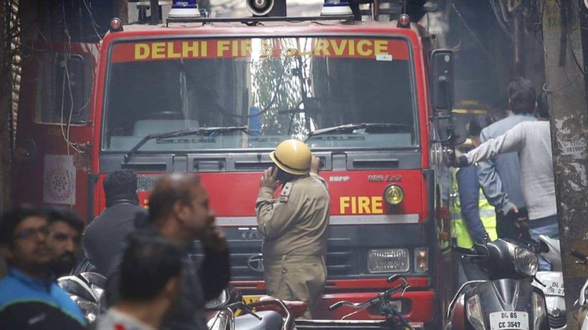 दिल्ली फैक्ट्री में आग