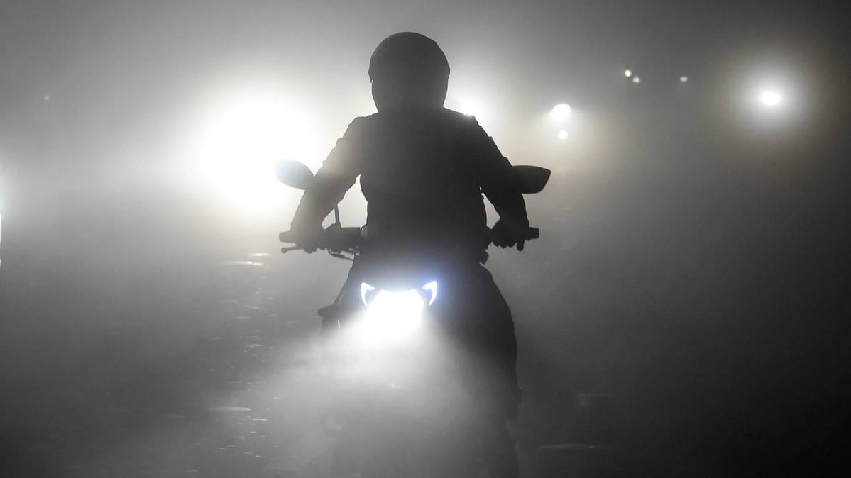 दिल्ली-एनसीआर में घने कोहरे का अटैक(फोटो-PTI)