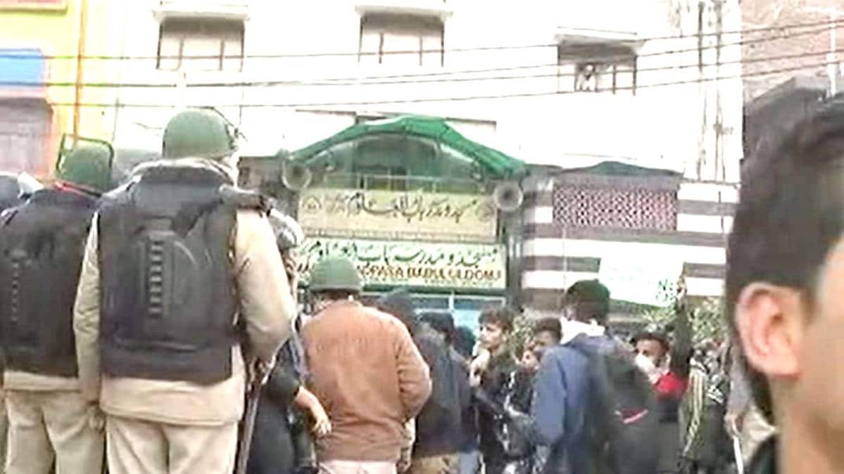 मस्जिद से शांति की अपील