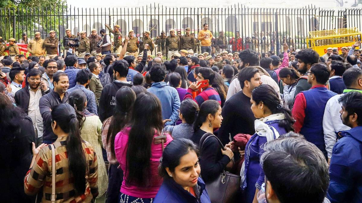 DU में शिक्षकों का प्रदर्शन