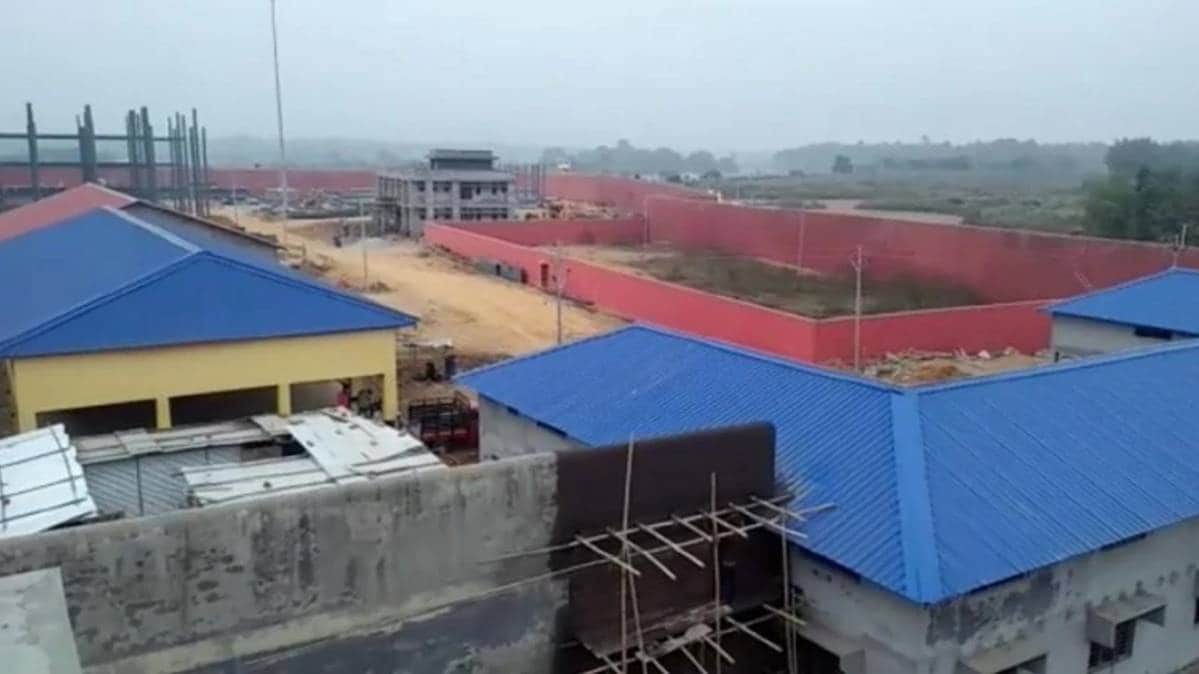 असम के ग्‍वालपाड़ा में निर्माणाधीन डिटेंशन सेंटर