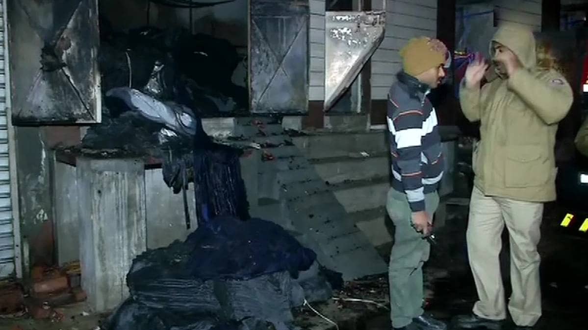 दिल्ली इमारत में लगी आग