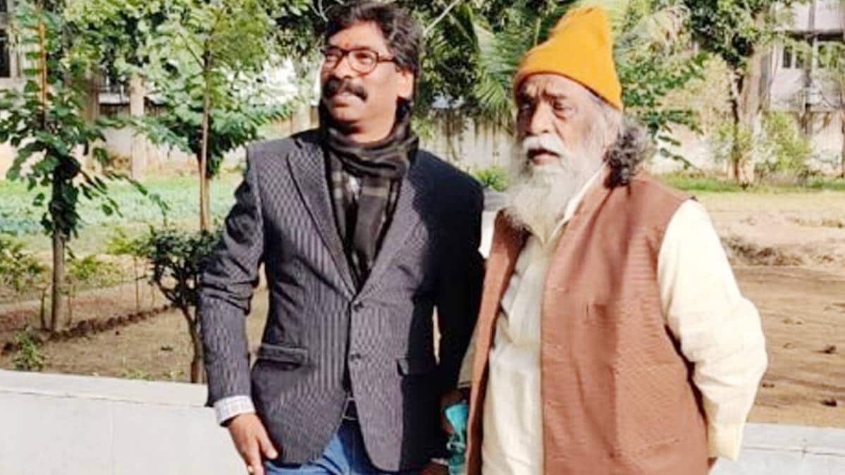 पिता श‍िबू साेरेन के साथ हेमंत