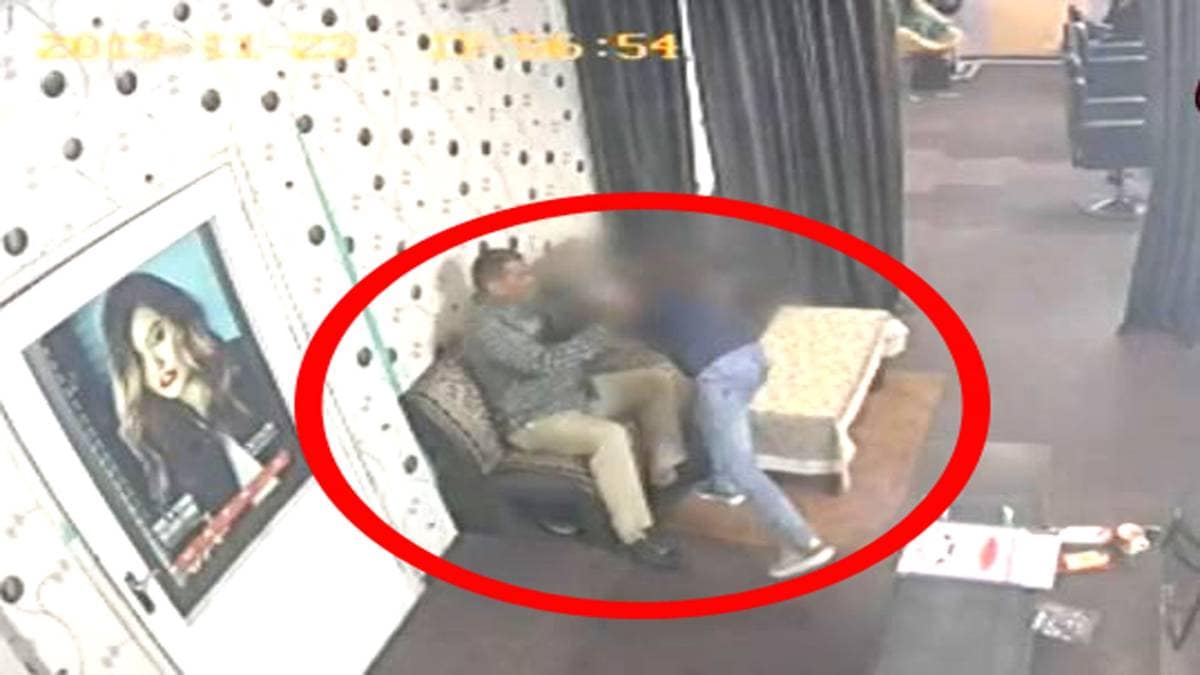 हेयर स्पा की मैनेजर से छेड़छाड़ करता होमगार्ड