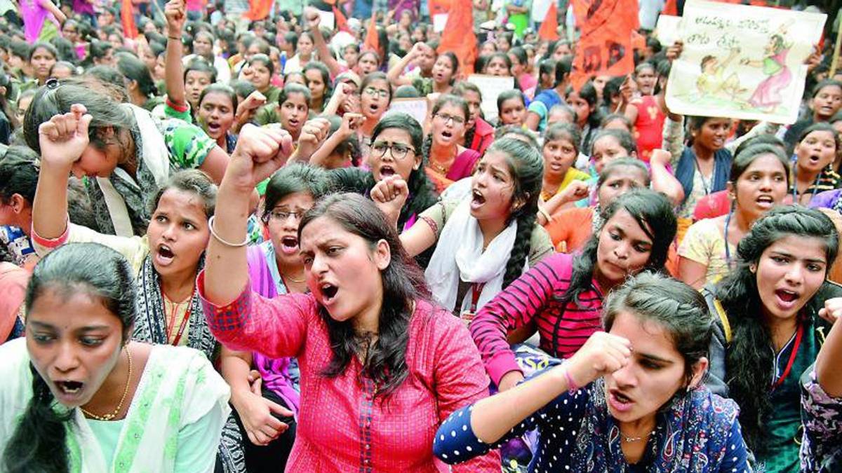 हैदराबाद कांड को लेकर देशभर में प्रदर्शन (Photo courtesy: RoopDarakOffice/Twitter)