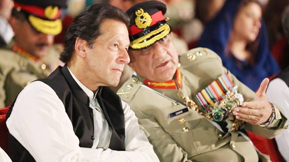 इमरान खान और जनरल बाजवा(Photo via Twitter)