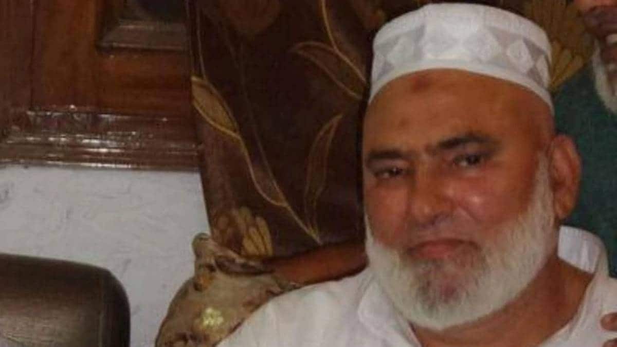 दिल्ली में कौन भड़का रहा आग