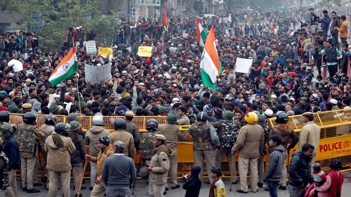 सीलमपुर-जाफराबाद में बवाल (Photo Credit: Reuters)