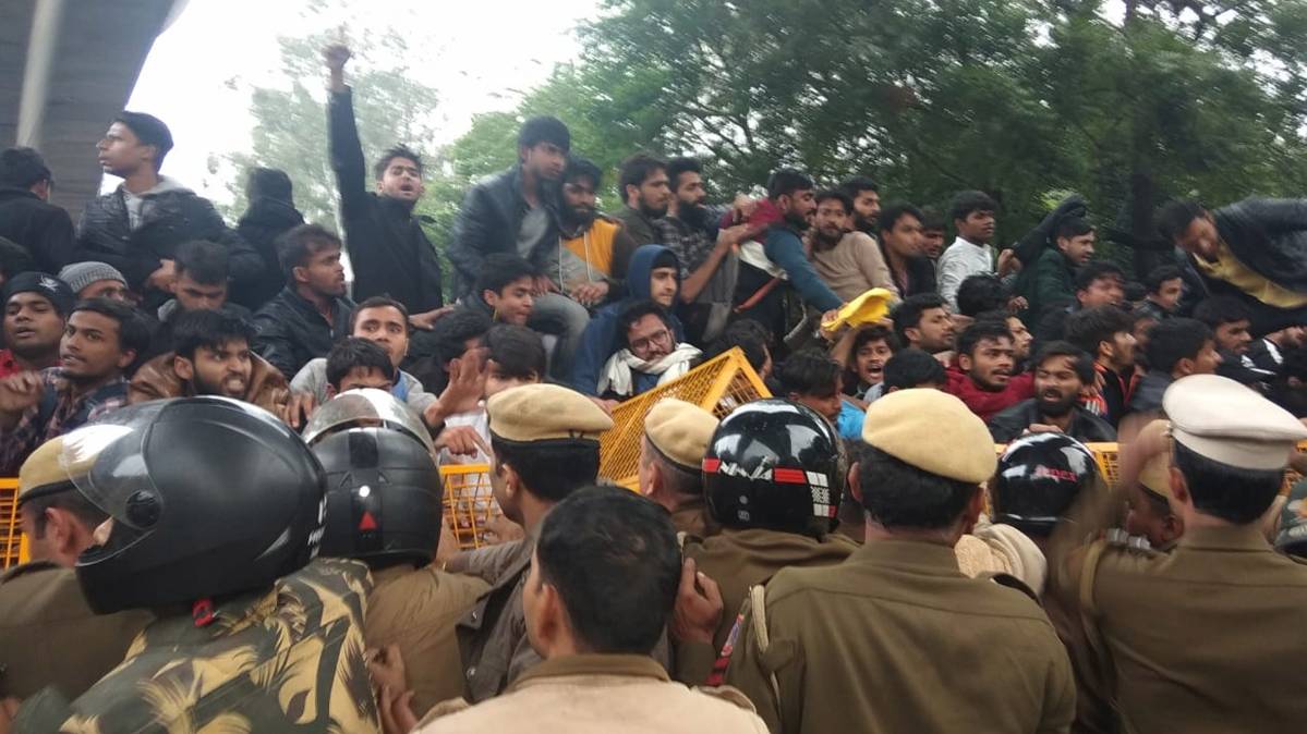 जामिया मिलिया इस्लामिया यूनिवर्सिटी के छात्र हुउ उग्र