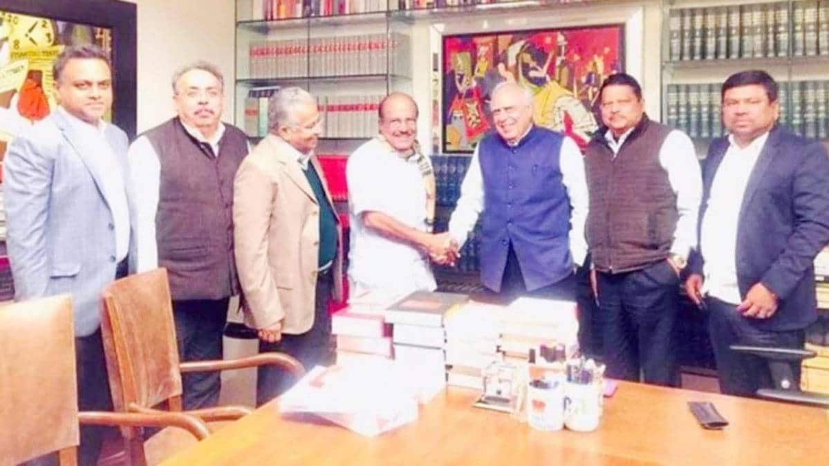 On December 10, the IUML said its leaders met Kapil Sibal to discuss its move to challenge the Citizenship (Amendment) Bill in the Supreme Court. (Photo: Twitter/IUML)
