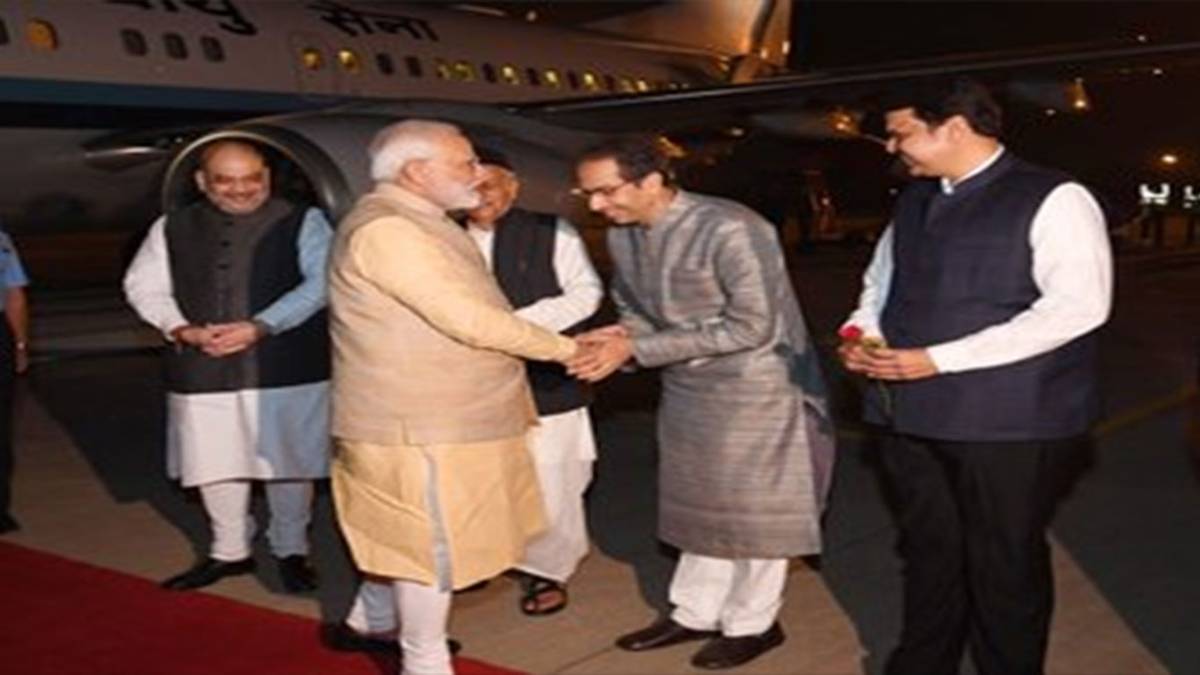 CM उद्धव ने किया स्वागत (फोटो-ANI)