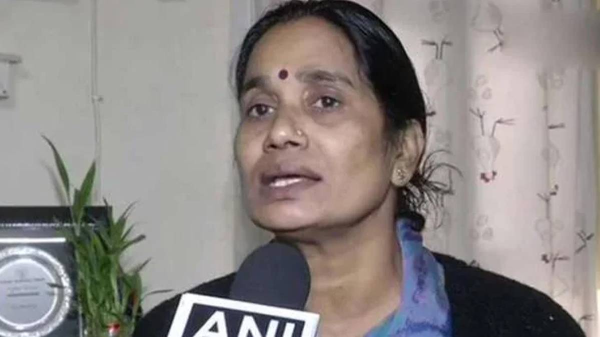 निर्भया की मां