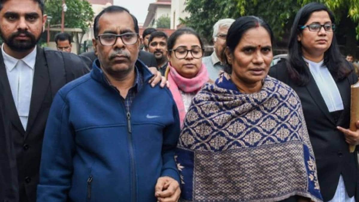 निर्भया की मां और पिता(Photo: PTI)