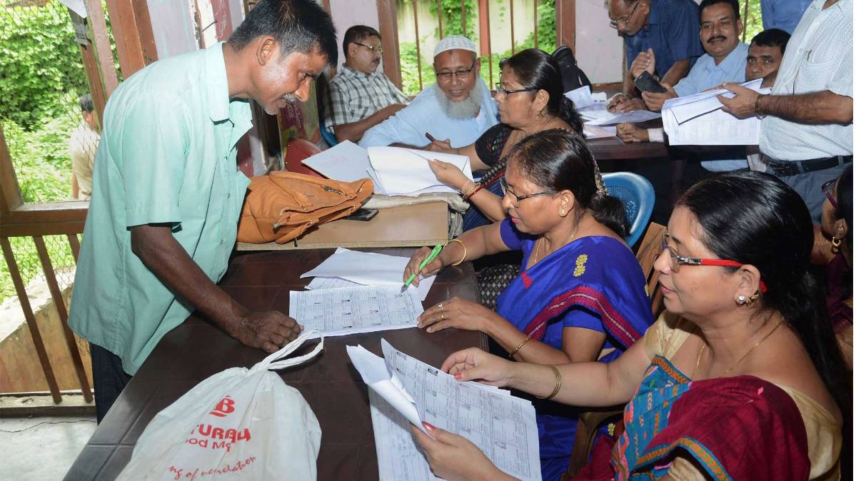 NRC के लिए जरूरी दस्तावेज क्या होंगे ? (फोटो-PTI)