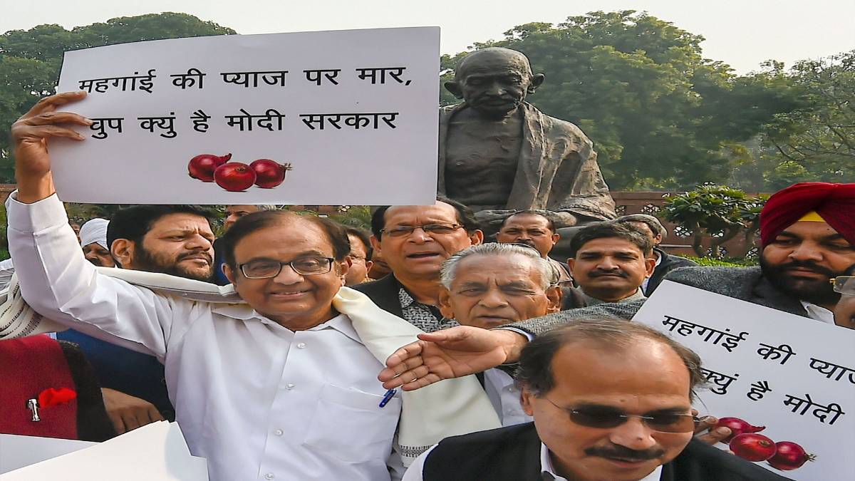 आसमान छूते प्याज के दाम