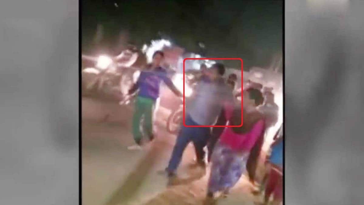 मनचले की हुई पिटाई