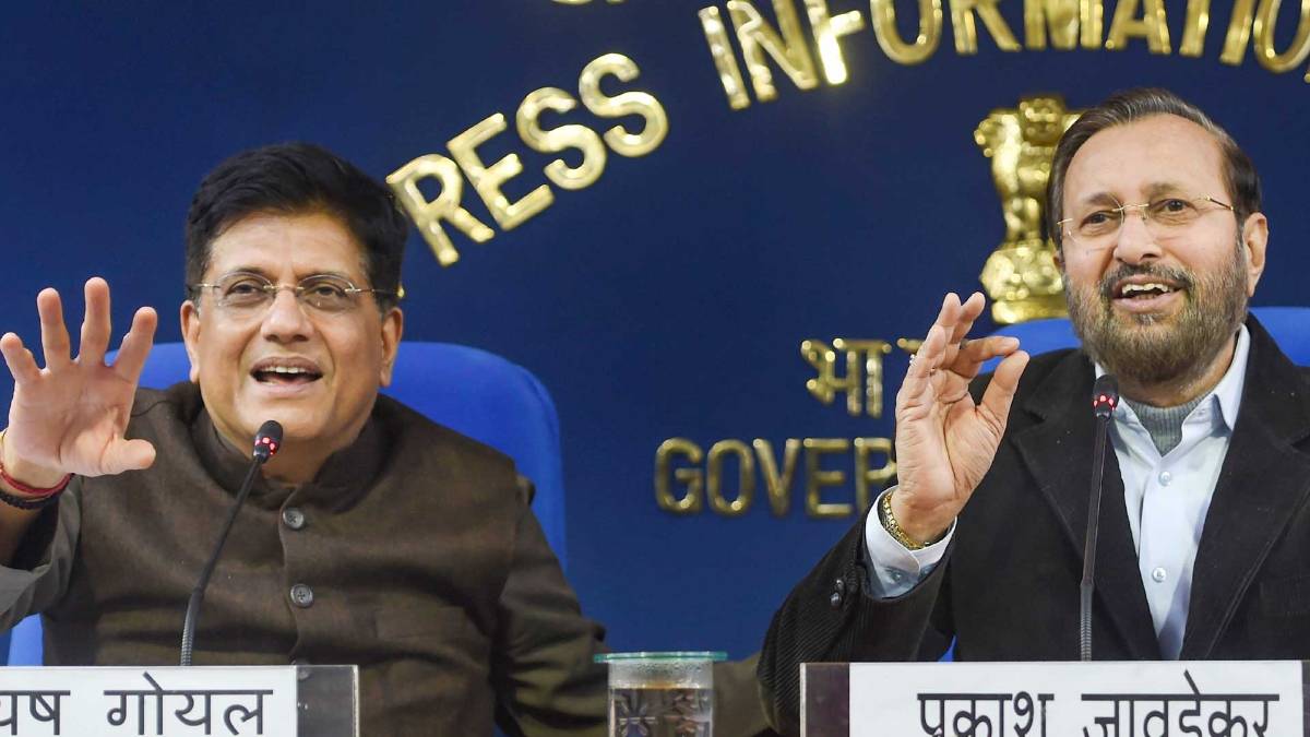 केंद्रीय मंत्री प्रकाश जावड़ेकर और पीयूष गोयल (फोटो- PTI)