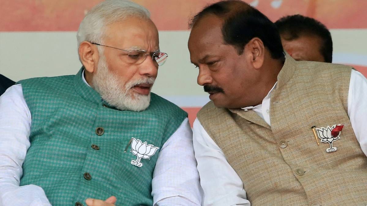 पीएम मोदी और रघुवर दास(फाइल फोटो-PTI)