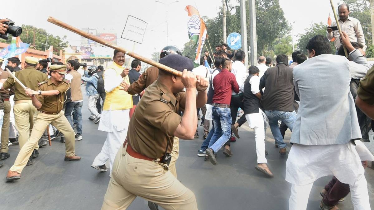 UP में भारी विरोध