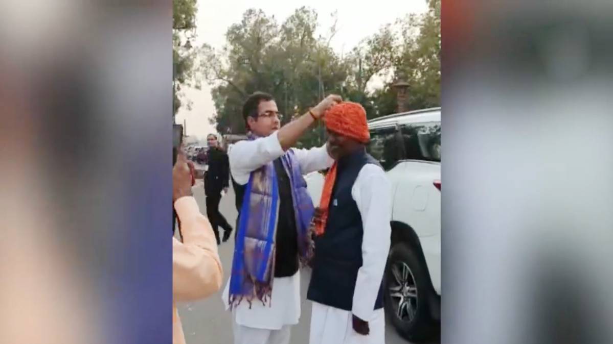 अलग अंदाज़ में मिले प्रवेश वर्मा