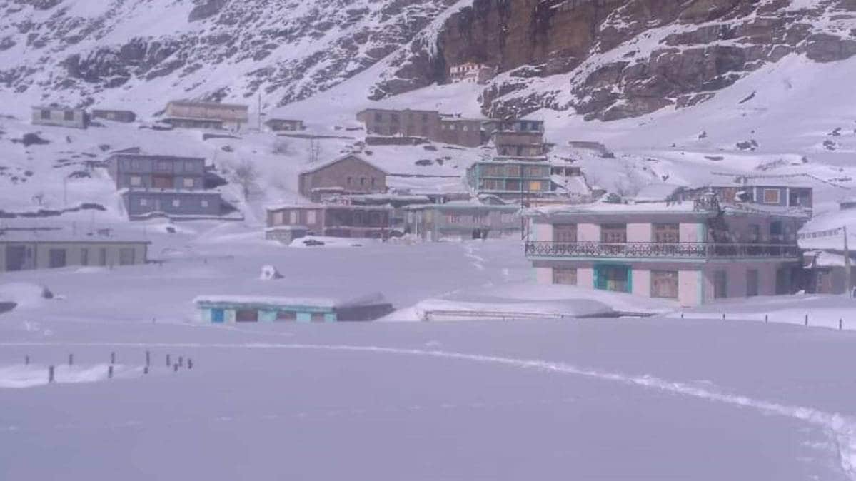 कश्मीर से उत्तरखांड तक बर्फ ही बर्फ (फोटो ANI)